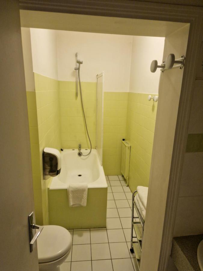 Hotel Du Commerce Мийо Экстерьер фото