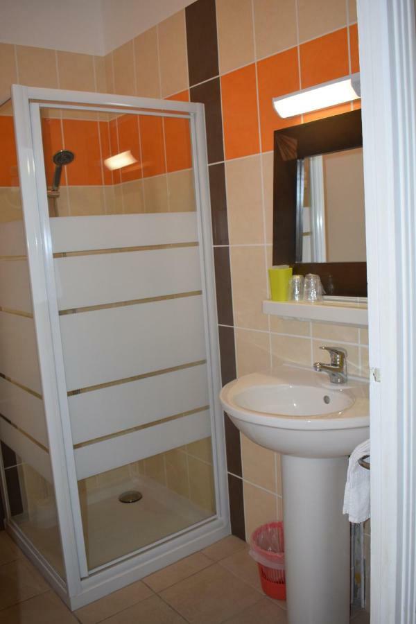 Hotel Du Commerce Мийо Экстерьер фото